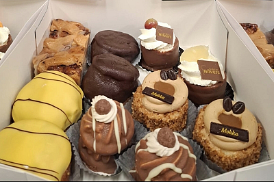 Doos met 12 stuks Gesorteerd LUXE gebak