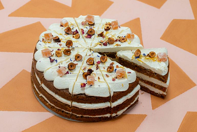 Worteltaart met sinaasappel & noten Vegan trashure taart gesneden 10 GROTE punten * 2 dagen besteltijd