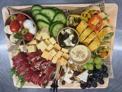 Vegetarische Tapas hapjes ca 92 bites op bamboeschaal incl. prikkers * (5 werkdagen besteltijd)