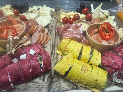 Tapas hapjes de Luxe 92 stuks op bamboeschaal incl. prikkers * (5 werkdagen besteltijd)