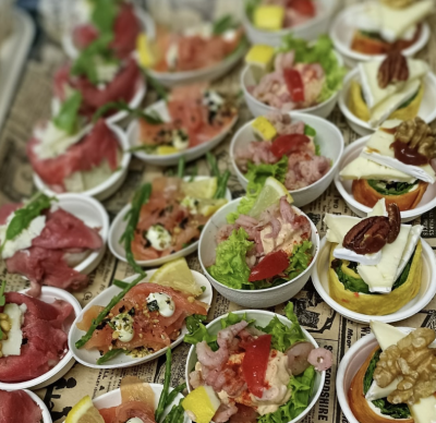 Luxe amuse hapjes op duurzame rietsuiker schalen 24 stuks incl vorkje *(5 werkdagen besteltijd)