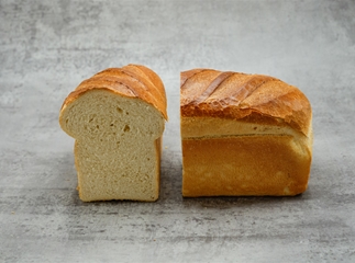 Melkwit busbrood gesneden