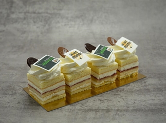 Slagroomvierkantje/petit four 5 x 5 cm met logo (logo kunt u toezenden naar bestellingen@oregional.nl)