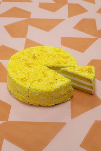 Yellow velvet taart Vegan trashure taart gesneden 10 GROTE punten * 2 dagen besteltijd *DV